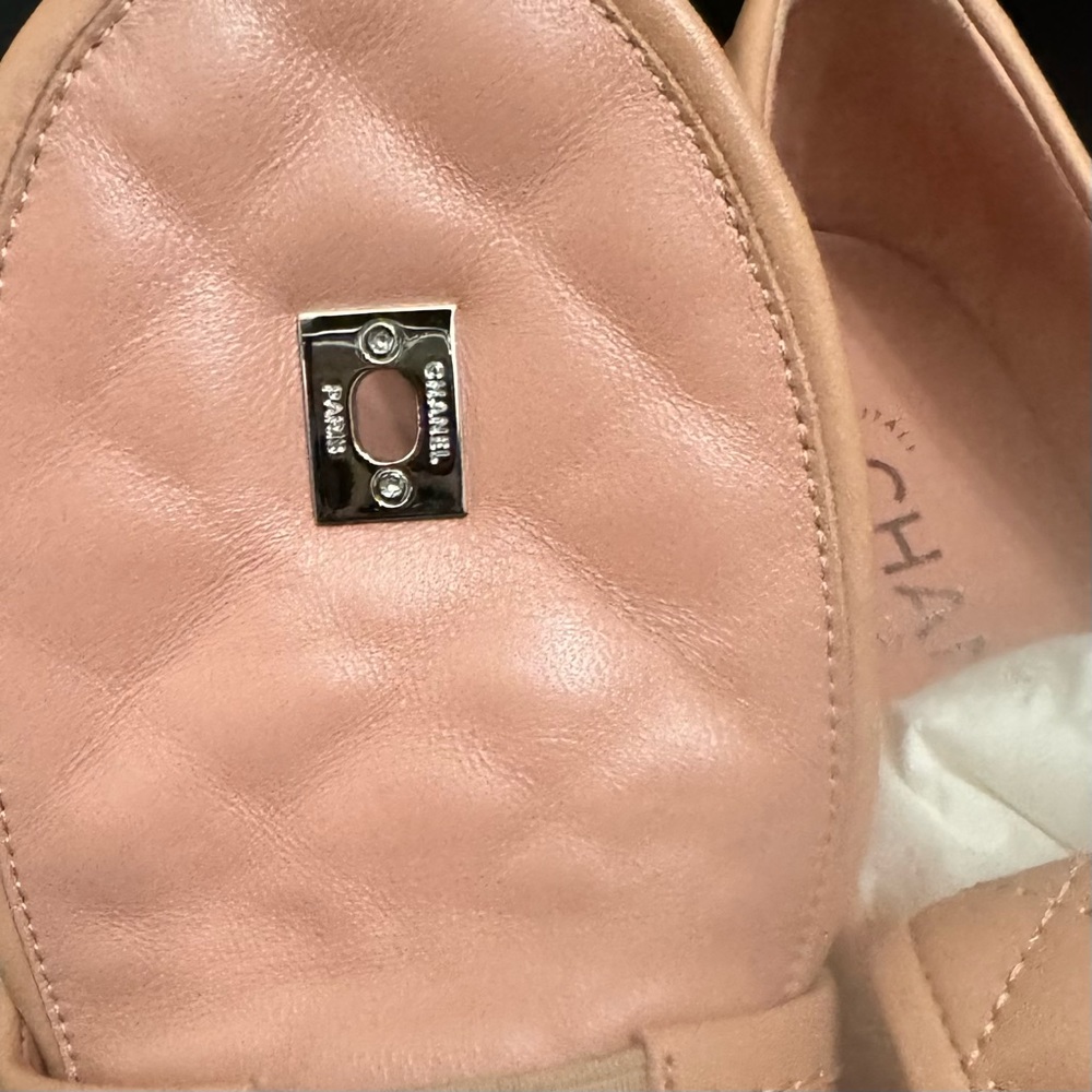 CHANEL Pink Leather Turnlock Loafers size 8.5 US (New in box) - Picture 11 of 15